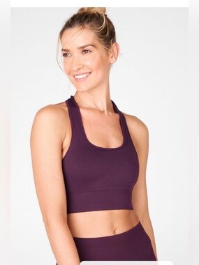 Fabletics Sync Seamless Midi Sports Bra